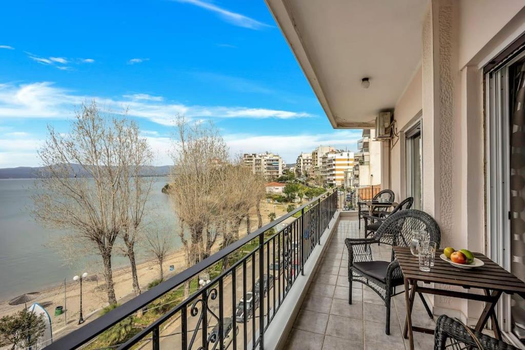 Bright Central Apartment With Splendid Sea View! Chalkís 外观 照片