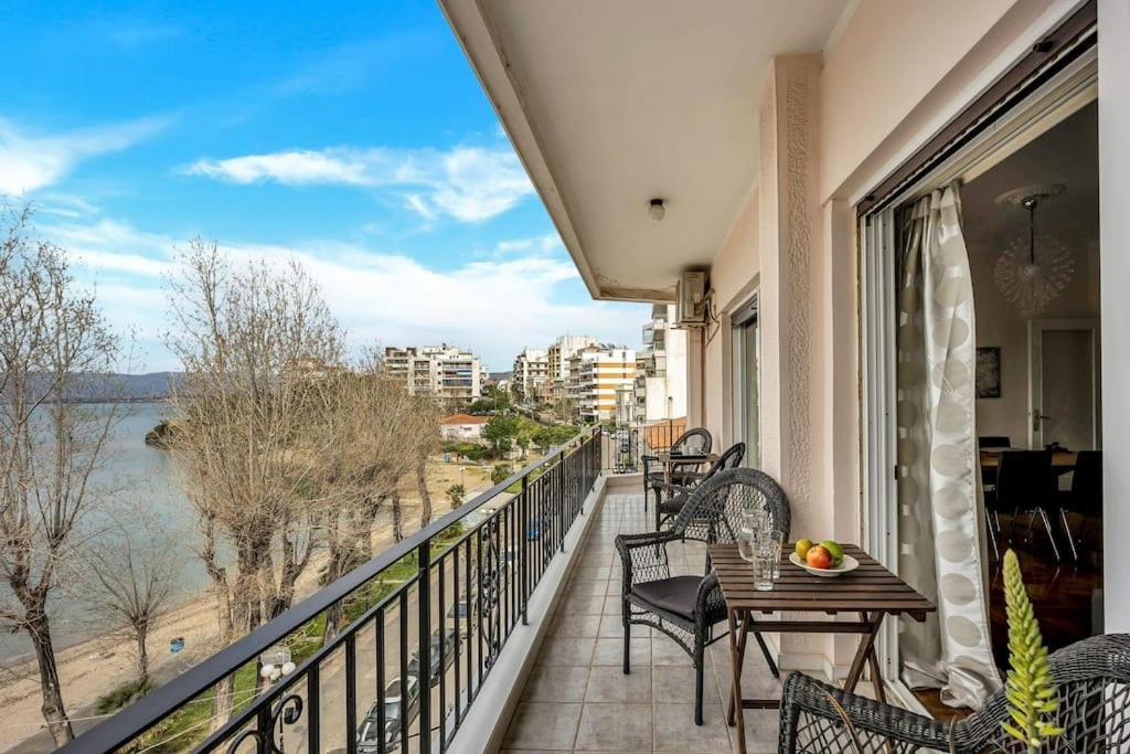Bright Central Apartment With Splendid Sea View! Chalkís 外观 照片